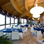 Готель Laguna Palace 4*