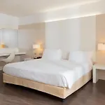 Готель Laguna Palace Градо