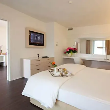Laguna Palace 4* Grado