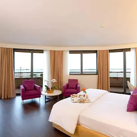 Hotel Laguna Palace