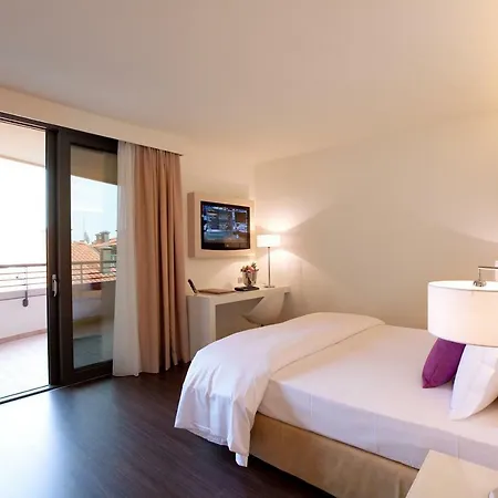 Laguna Palace Hotel 4*