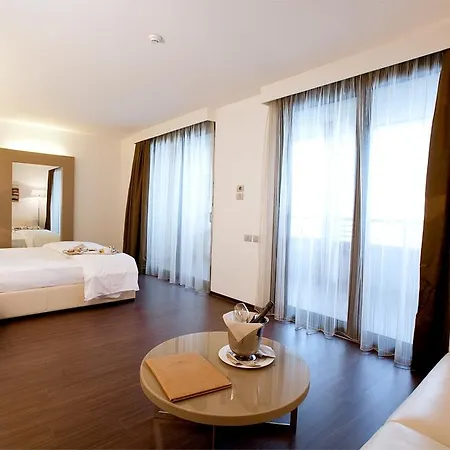 Laguna Palace 4* Grado