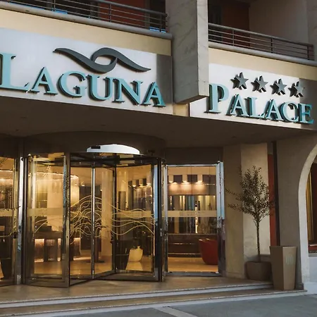 Готель Laguna Palace Градо