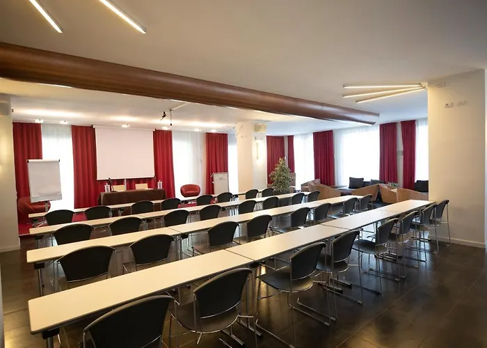 Готель Laguna Palace Градо