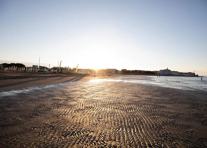 Готель Laguna Palace Градо