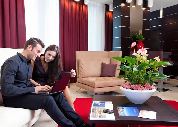 Laguna Palace Готель Градо