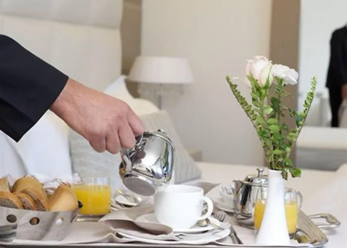 Готель Laguna Palace Градо