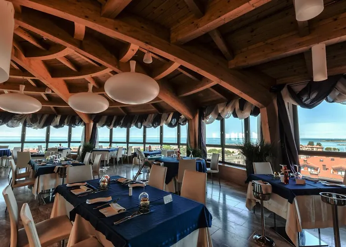 Готель Laguna Palace