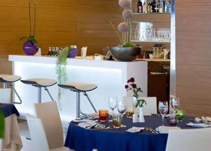 Laguna Palace Готель Градо