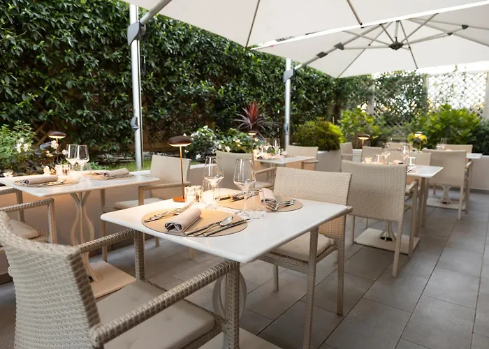 Готель Laguna Palace