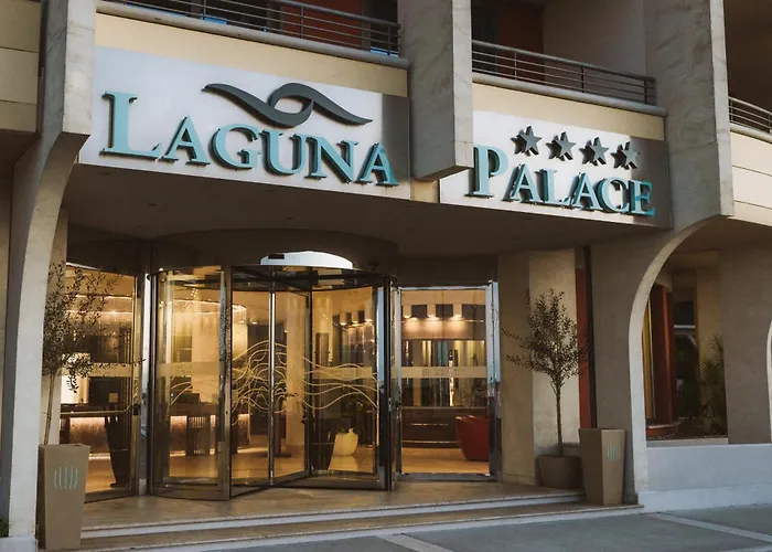 Готель Laguna Palace Градо